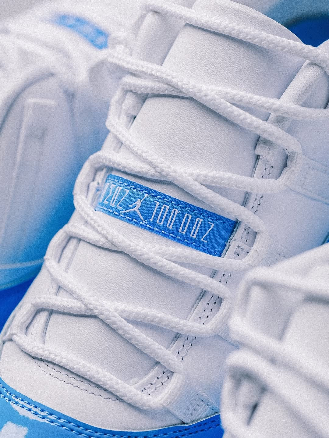 Air Jordan 11 Retro Low University Blue